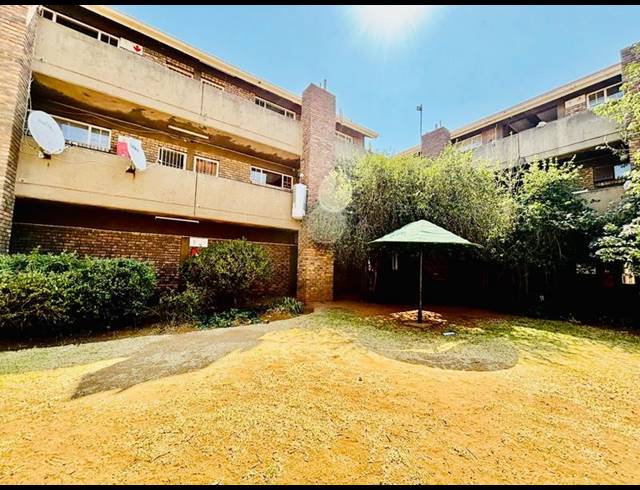 2 BEDROOM APARTMENT FOR SALE IN VANDERBIJLPARK CENTRAL